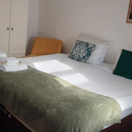 Modern, Well Located En-Suite Rooms With Parking - Orbitat Accommodations Cambridge Extérieur photo