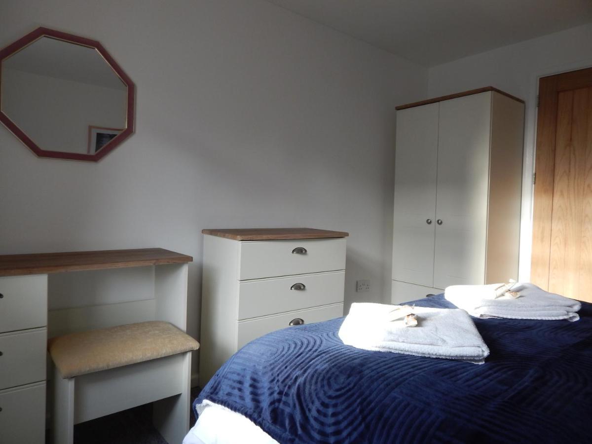 Modern, Well Located En-Suite Rooms With Parking - Orbitat Accommodations CBG Extérieur photo