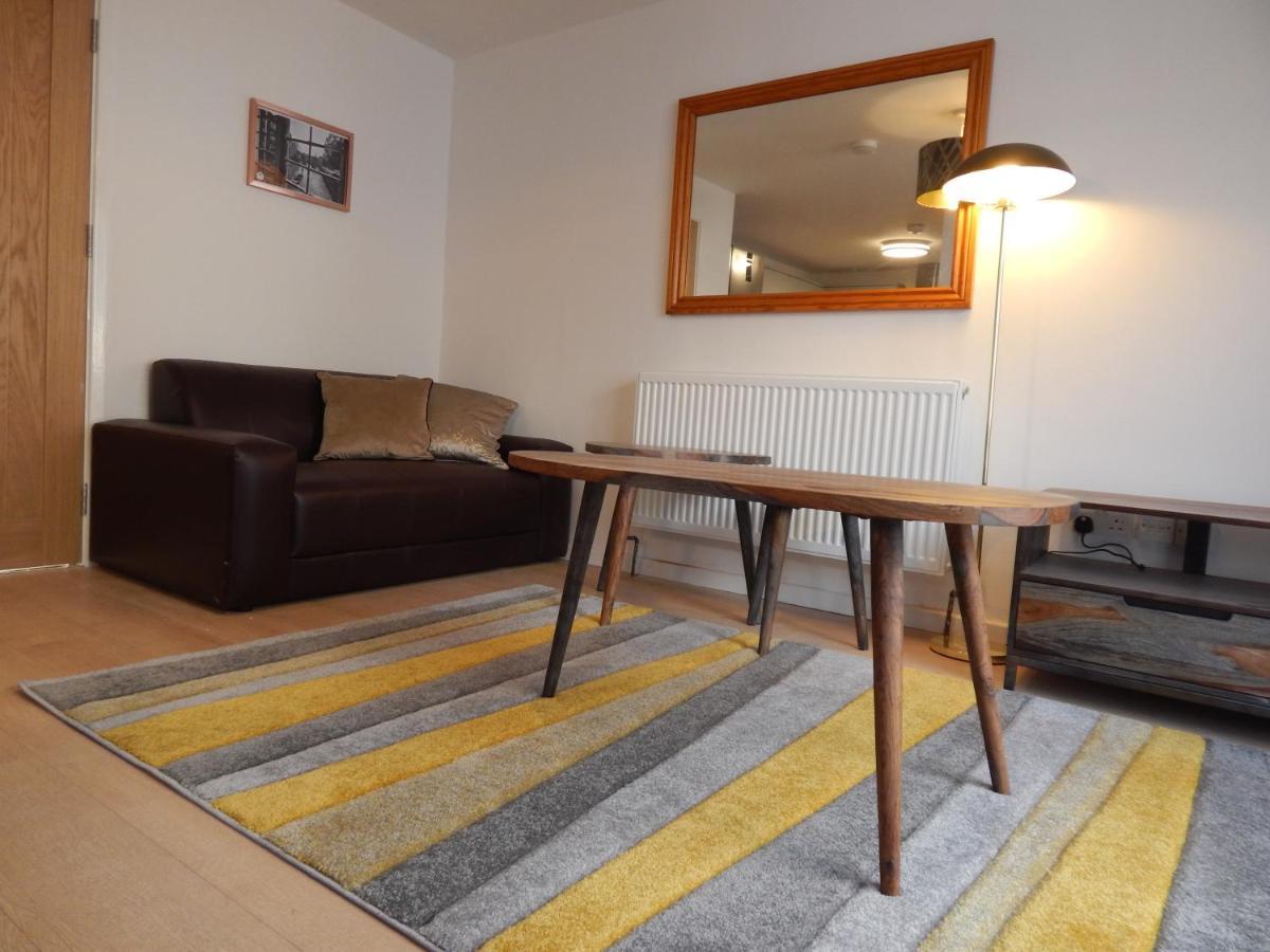 Modern, Well Located En-Suite Rooms With Parking - Orbitat Accommodations CBG Extérieur photo