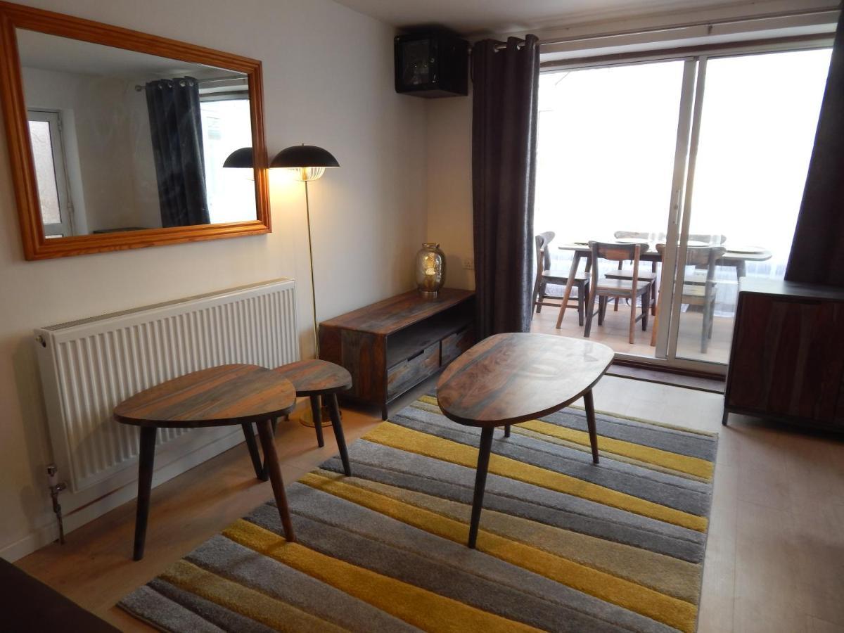 Modern, Well Located En-Suite Rooms With Parking - Orbitat Accommodations CBG Extérieur photo