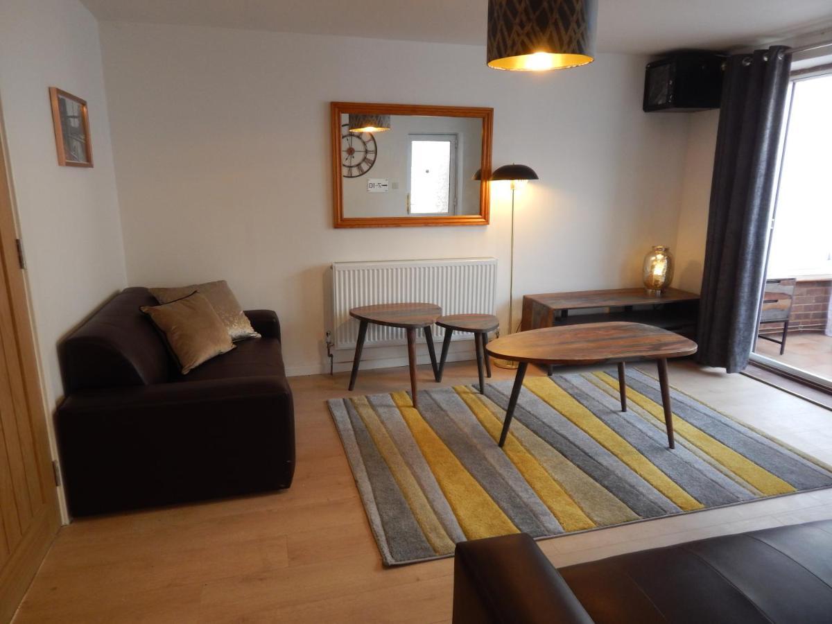Modern, Well Located En-Suite Rooms With Parking - Orbitat Accommodations CBG Extérieur photo