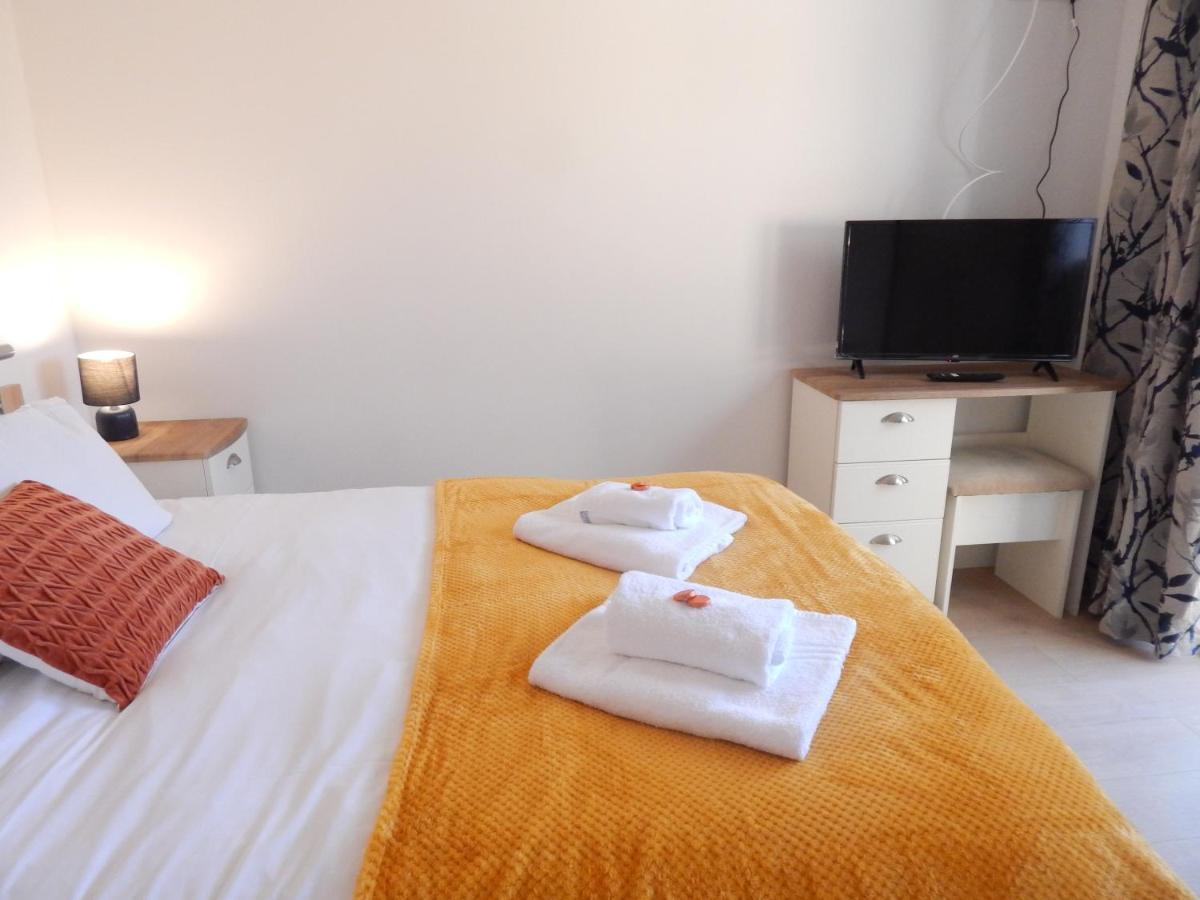 Modern, Well Located En-Suite Rooms With Parking - Orbitat Accommodations CBG Extérieur photo