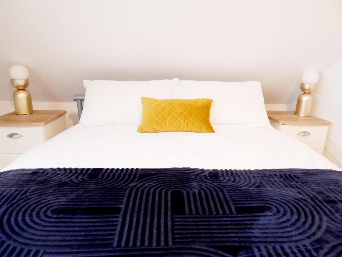 Modern, Well Located En-Suite Rooms With Parking - Orbitat Accommodations CBG Extérieur photo
