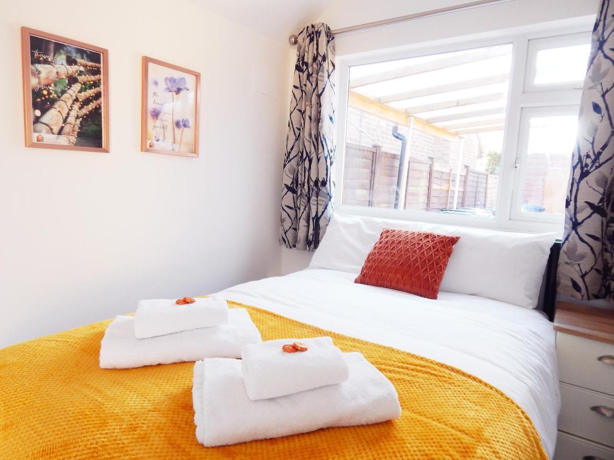 Modern, Well Located En-Suite Rooms With Parking - Orbitat Accommodations CBG Extérieur photo