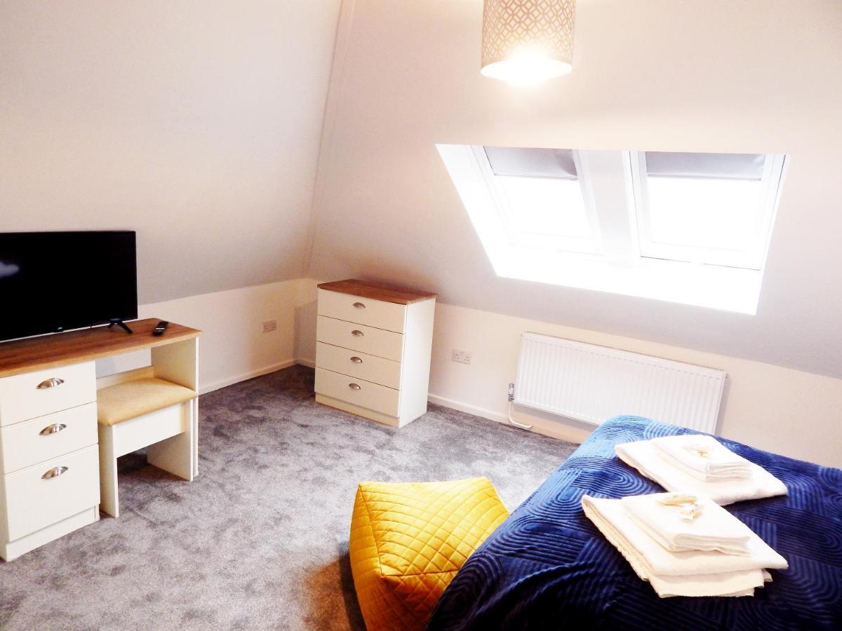 Modern, Well Located En-Suite Rooms With Parking - Orbitat Accommodations CBG Extérieur photo