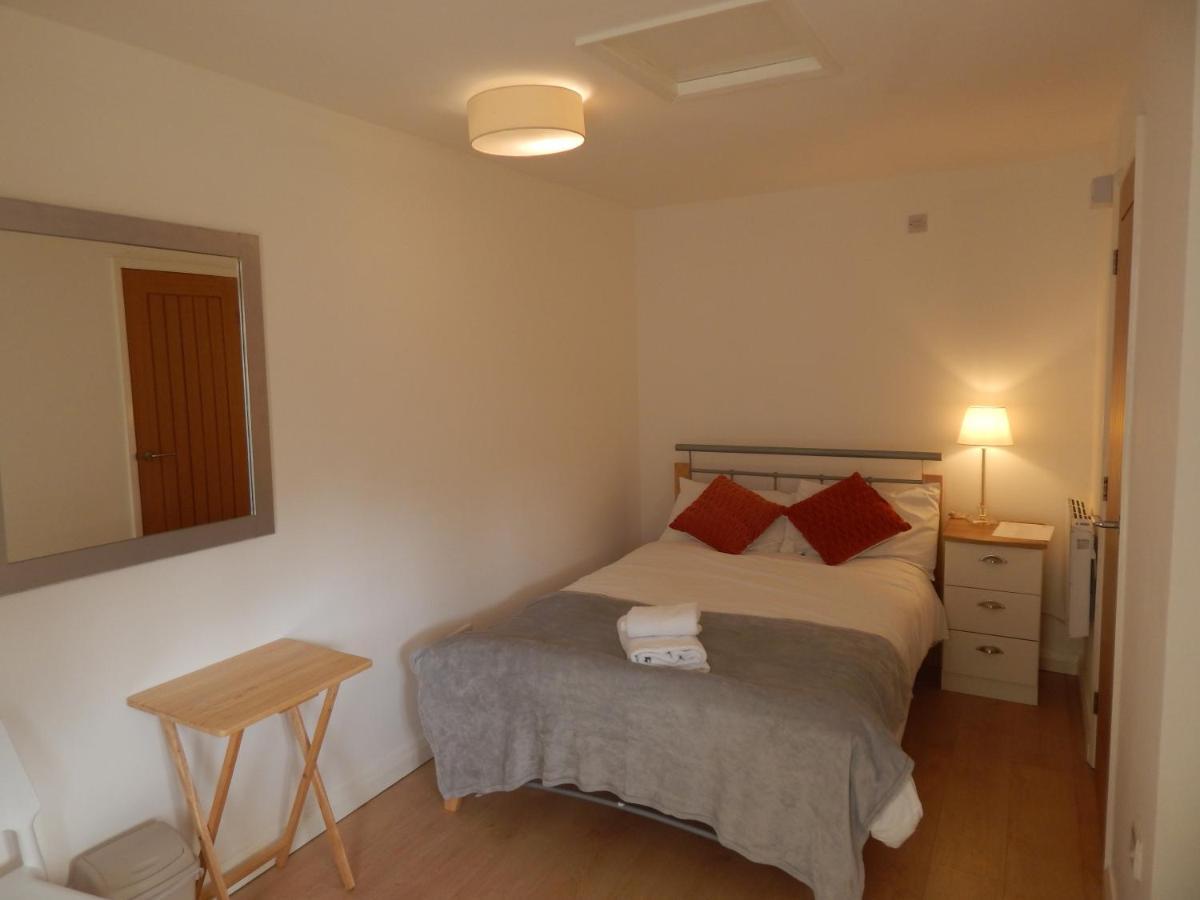 Modern, Well Located En-Suite Rooms With Parking - Orbitat Accommodations CBG Extérieur photo